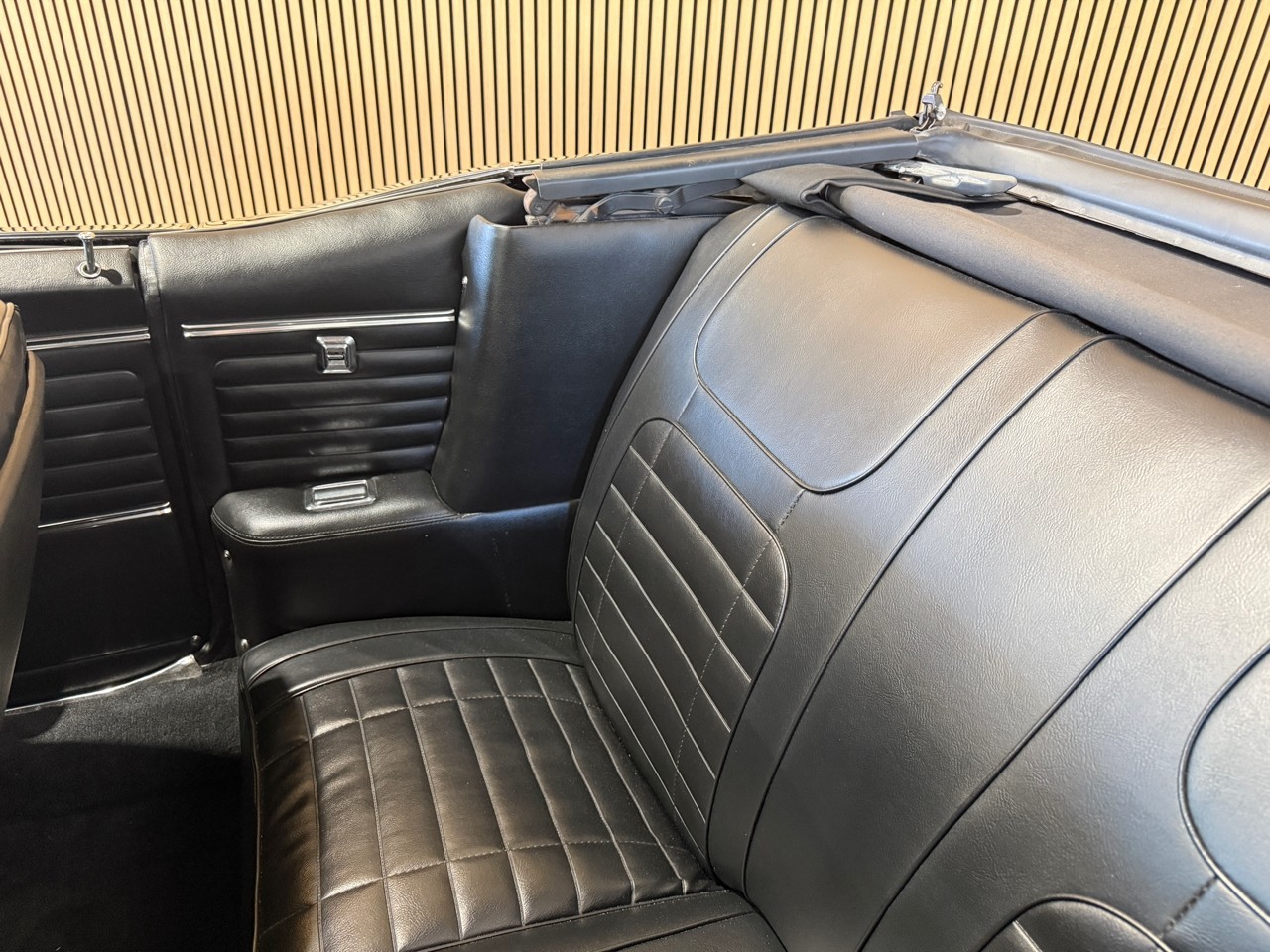 Chevrolet-Camaro-1968-Classic-Car-22