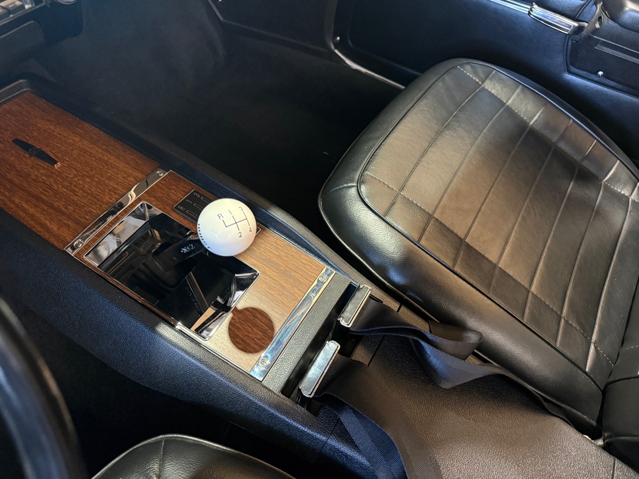 Chevrolet-Camaro-1968-Classic-Car-24