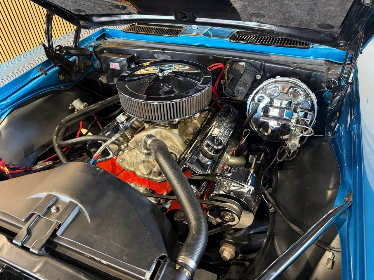 Chevrolet-Camaro-1968-Classic-Car-27