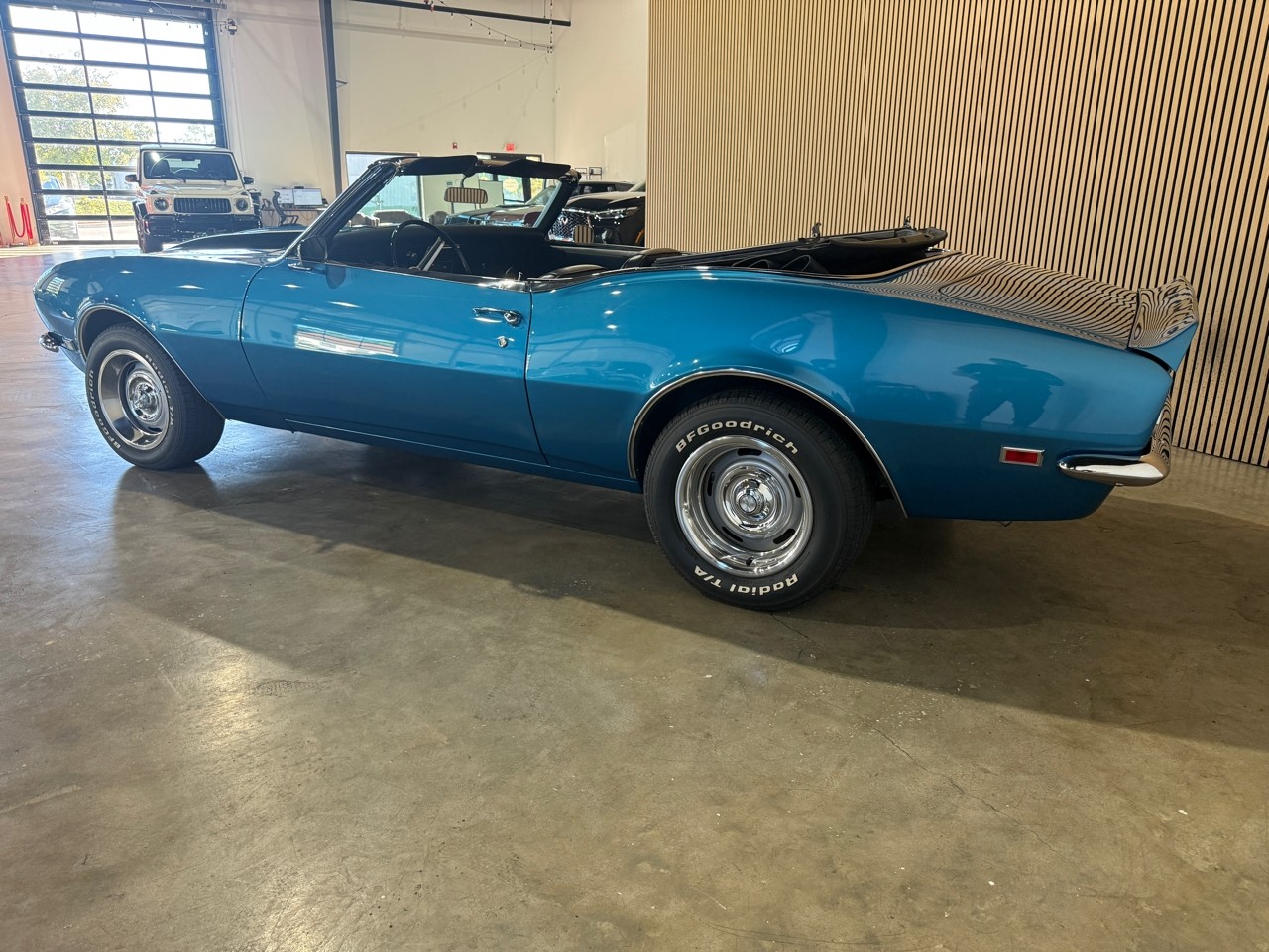 Chevrolet-Camaro-1968-Classic-Car-3
