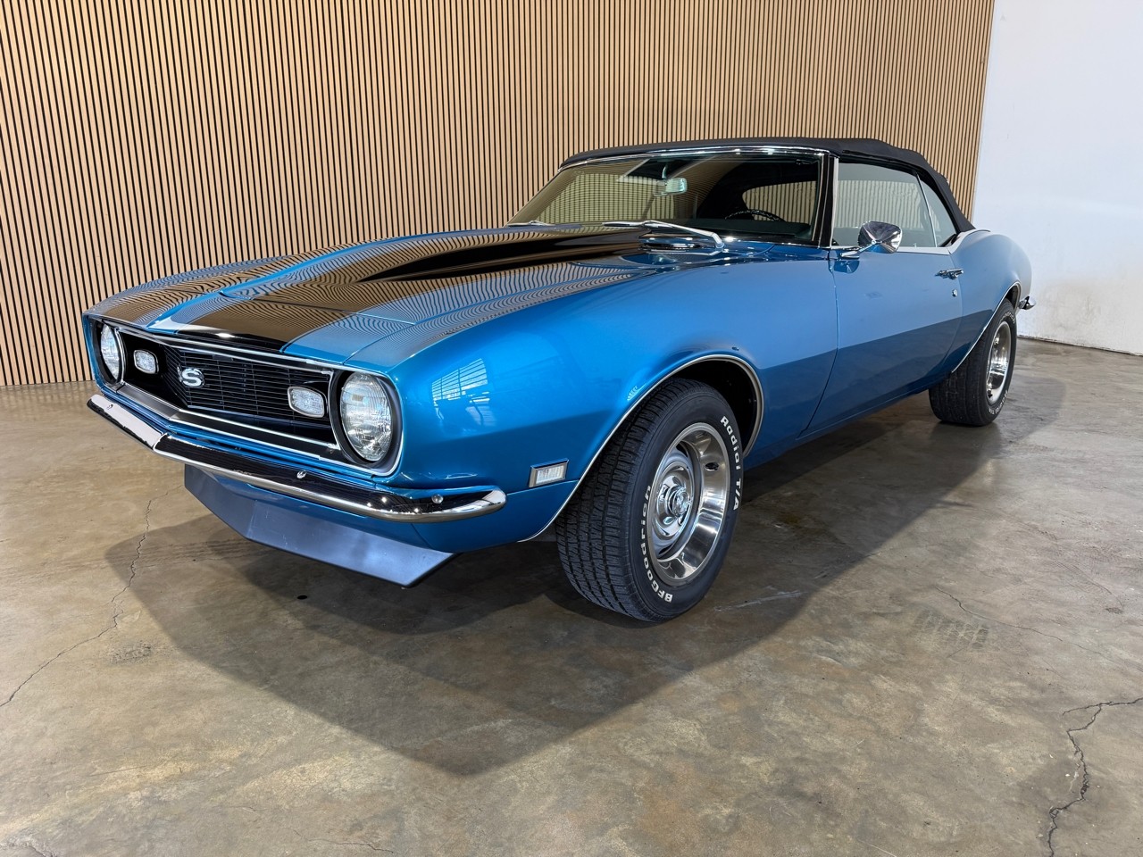 Chevrolet-Camaro-1968-Classic-Car-32