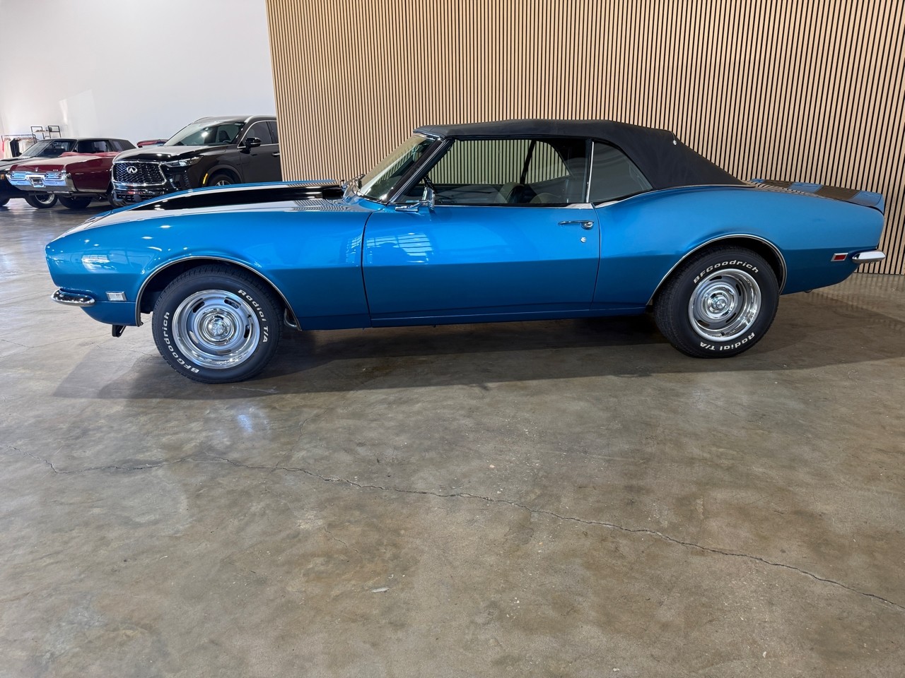 Chevrolet-Camaro-1968-Classic-Car-33