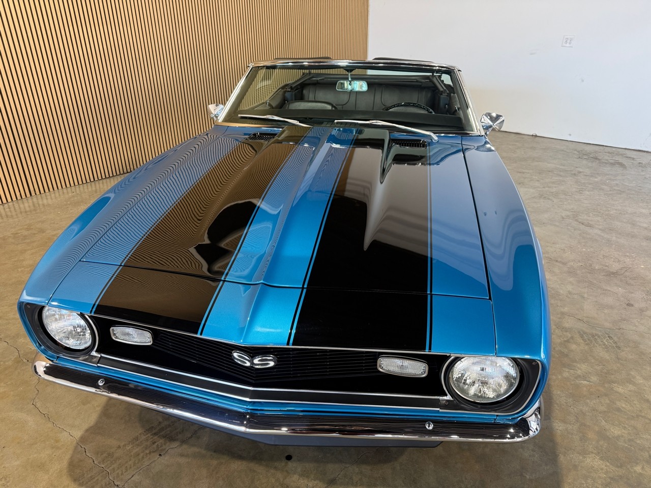 Chevrolet-Camaro-1968-Classic-Car-9