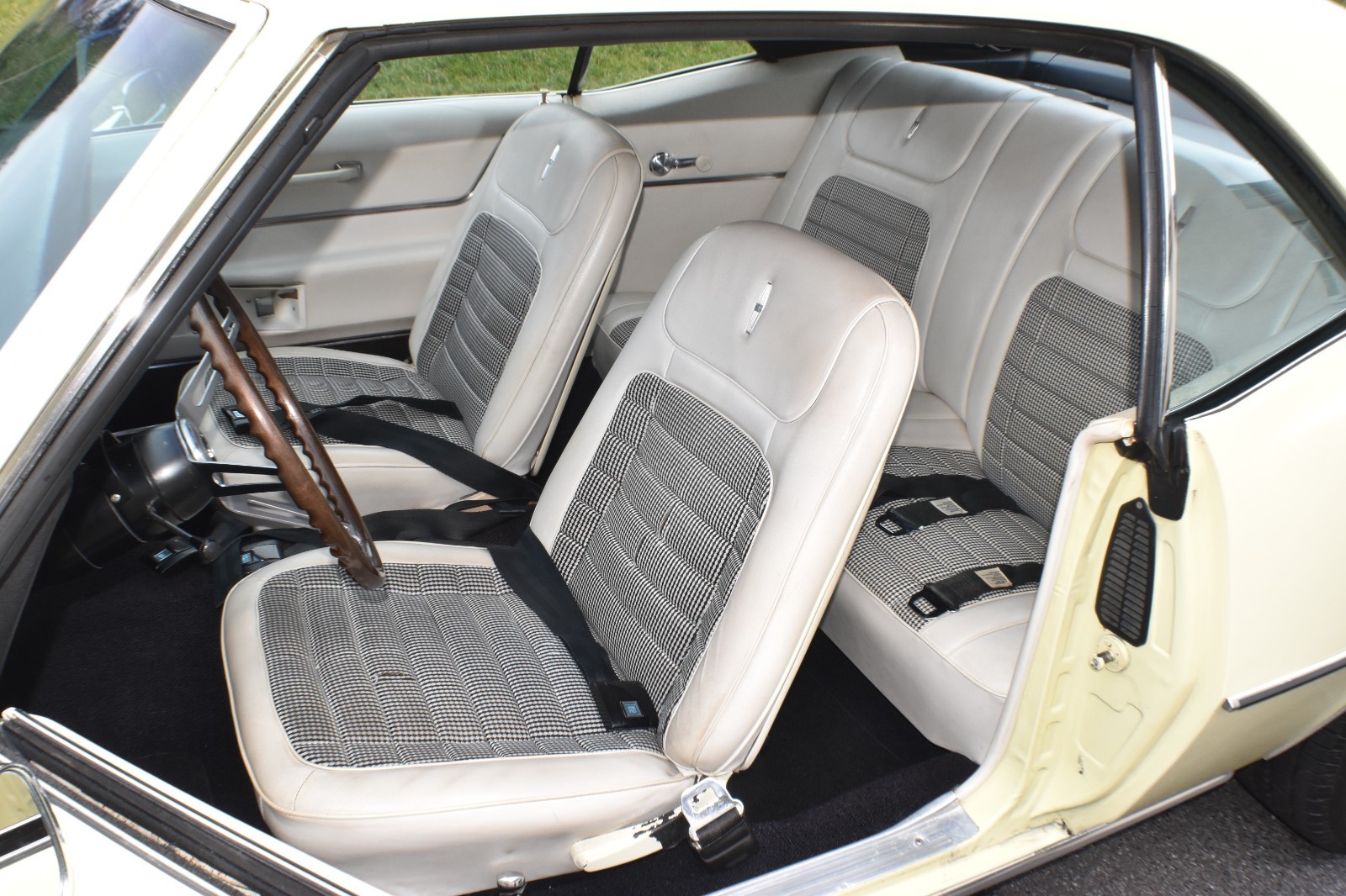 Chevrolet-Camaro-1968-Coupe-19