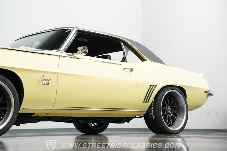 Chevrolet-Camaro-1969-Butternut-Yellow-Black-26