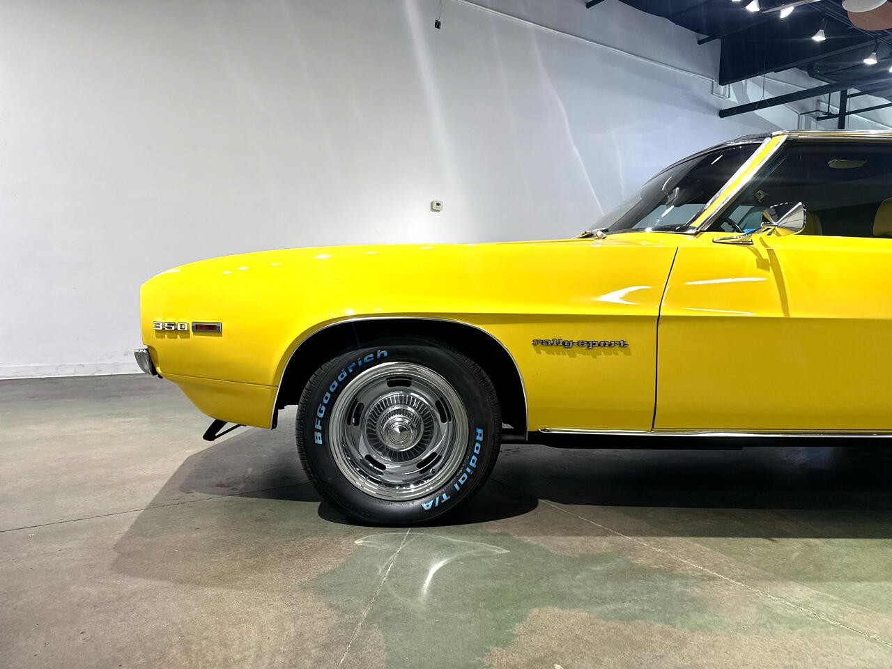 Chevrolet-Camaro-1969-Coupe-2