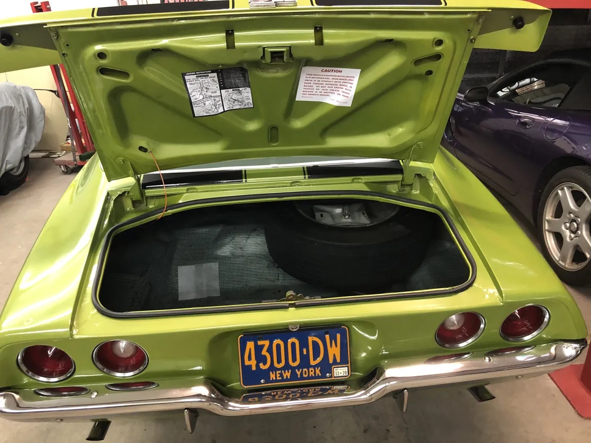 Chevrolet-Camaro-1970-Citrus-Green-Green-Deluxe-Cloth-13