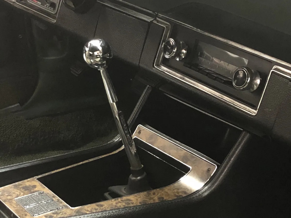 Chevrolet-Camaro-1970-Citrus-Green-Green-Deluxe-Cloth-4