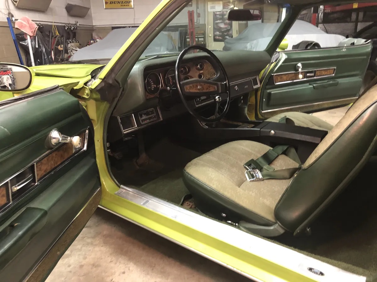 Chevrolet-Camaro-1970-Citrus-Green-Green-Deluxe-Cloth-6