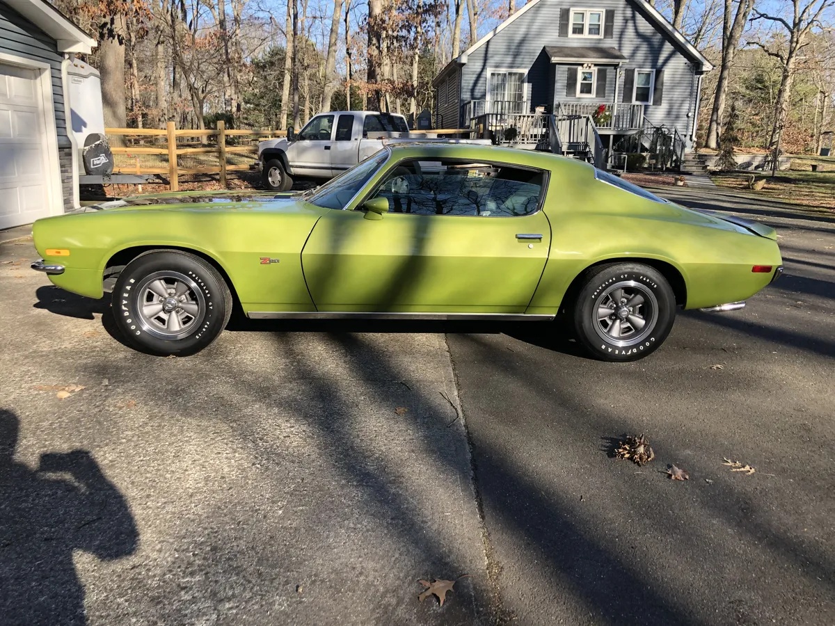 Chevrolet-Camaro-1970-Citrus-Green-Green-Deluxe-Cloth