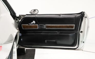 Chevrolet-Camaro-1973-Pewter-Black-32