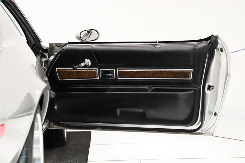 Chevrolet-Camaro-1973-Pewter-Black-32