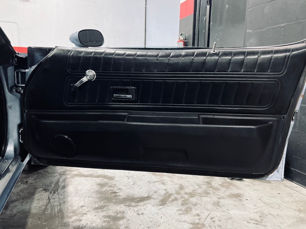 Chevrolet-Camaro-1976-Coupe-17