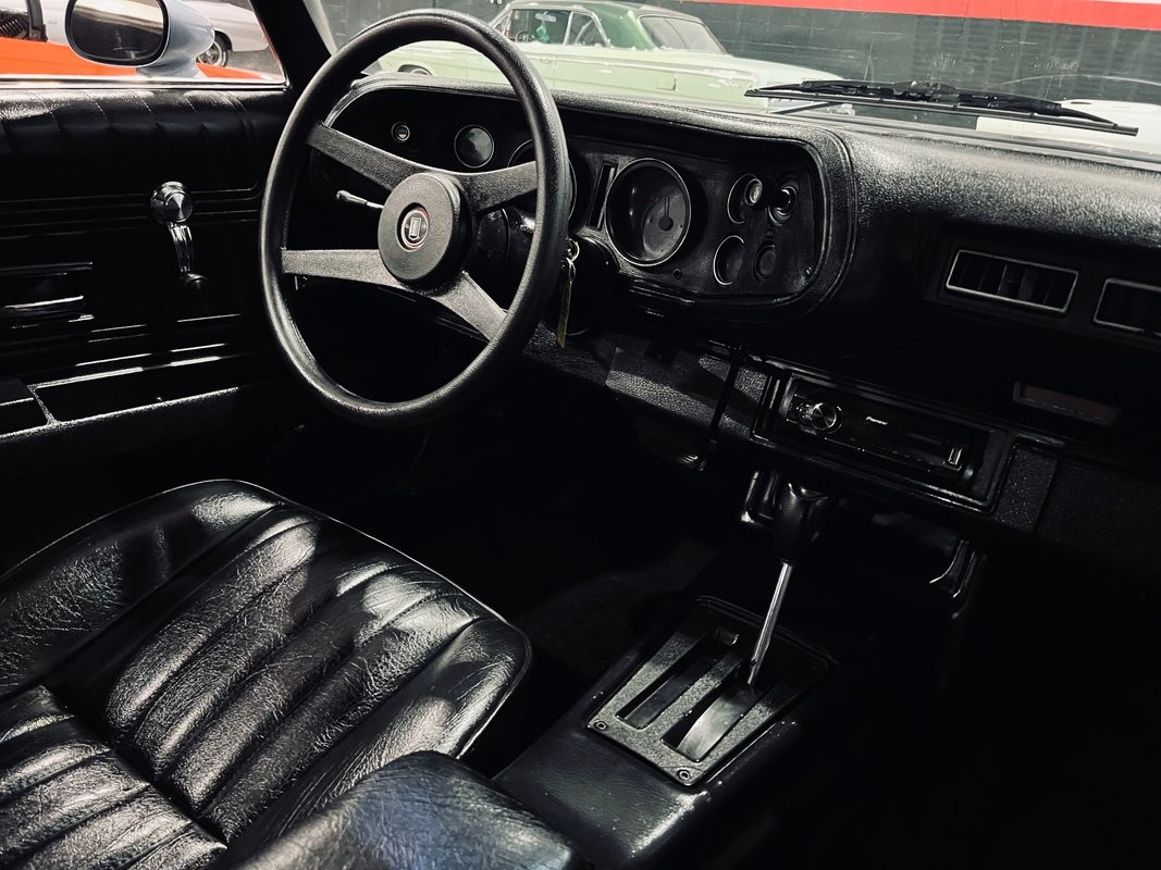 Chevrolet-Camaro-1976-Coupe-19