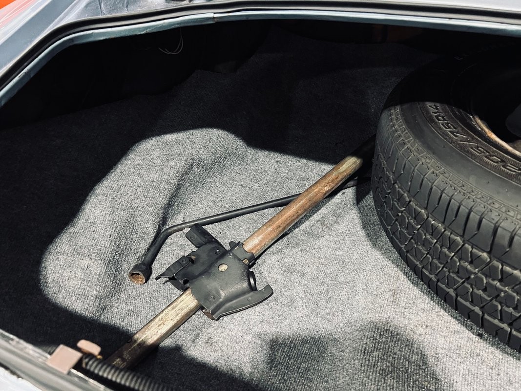 Chevrolet-Camaro-1976-Coupe-24