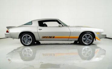 Chevrolet-Camaro-1979-Coupe-10
