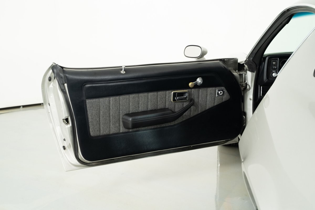 Chevrolet-Camaro-1979-Coupe-13