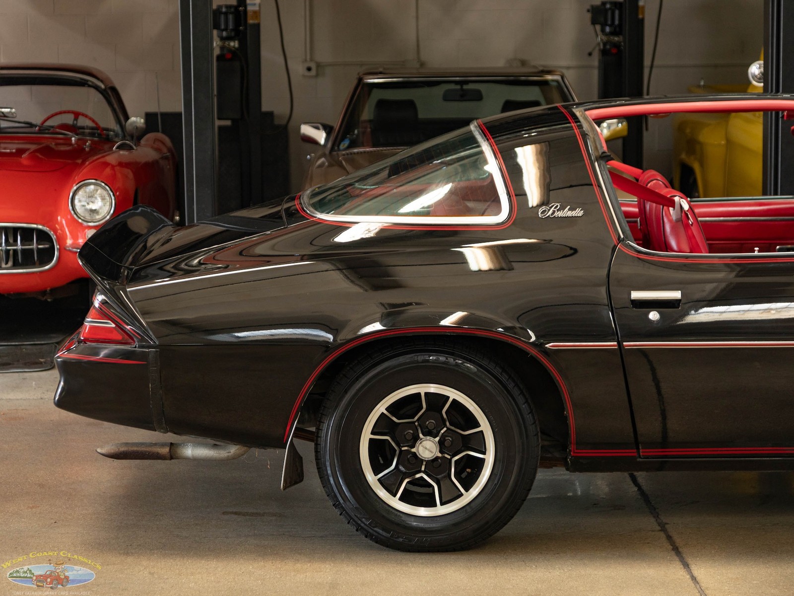 Chevrolet-Camaro-1981-Coupe-1