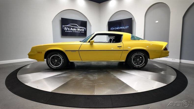 Chevrolet-Camaro-1981-Coupe-1