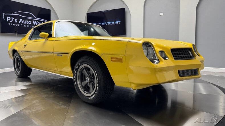 Chevrolet-Camaro-1981-Coupe-10