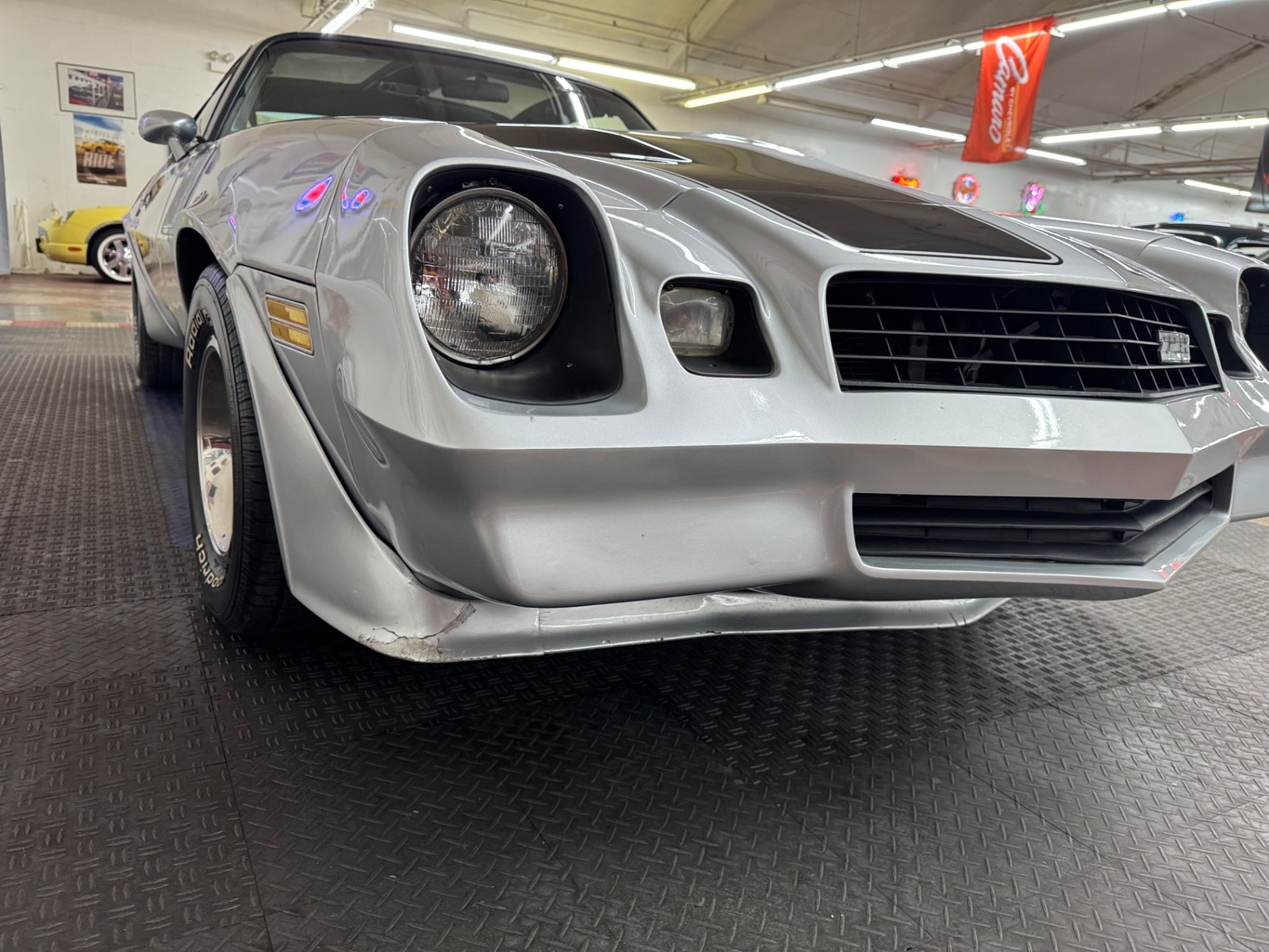 Chevrolet-Camaro-1981-Coupe-11