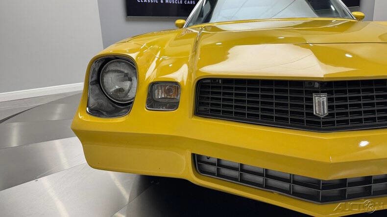 Chevrolet-Camaro-1981-Coupe-11