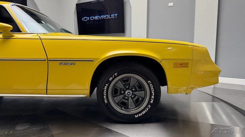 Chevrolet-Camaro-1981-Coupe-12