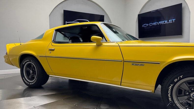 Chevrolet-Camaro-1981-Coupe-13