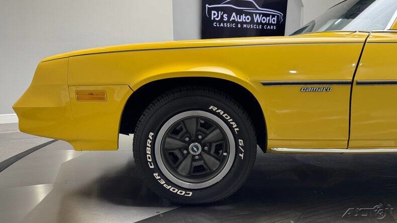 Chevrolet-Camaro-1981-Coupe-16