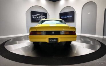 Chevrolet-Camaro-1981-Coupe-18