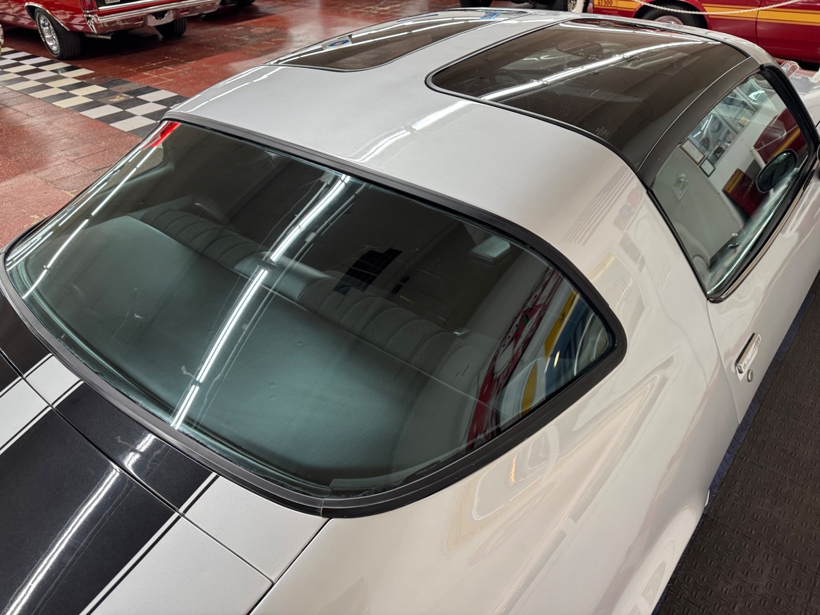 Chevrolet-Camaro-1981-Coupe-19