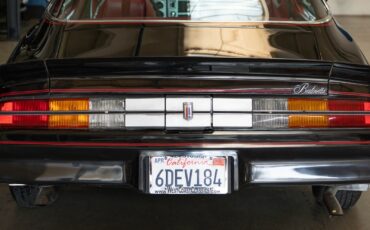 Chevrolet-Camaro-1981-Coupe-19