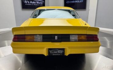 Chevrolet-Camaro-1981-Coupe-19