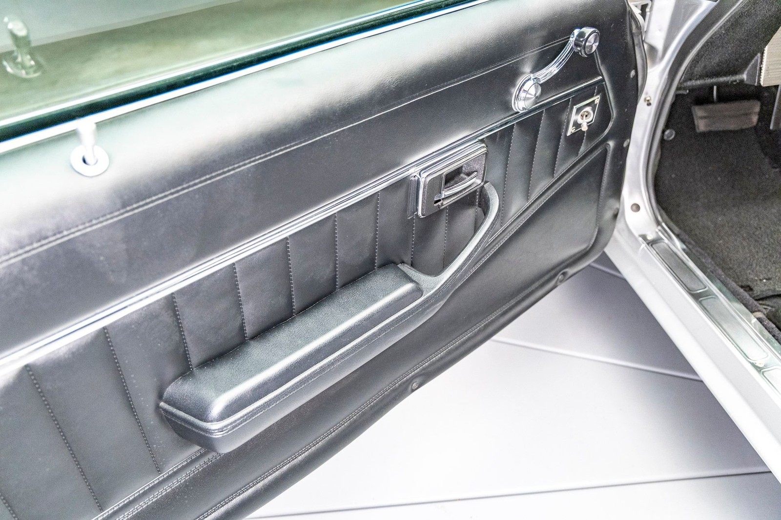 Chevrolet-Camaro-1981-Coupe-21