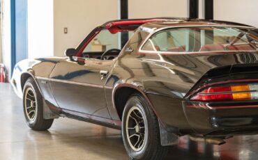 Chevrolet-Camaro-1981-Coupe-22