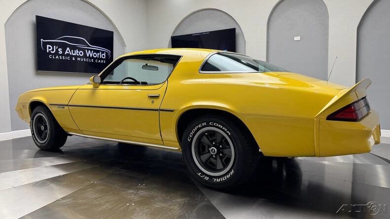 Chevrolet-Camaro-1981-Coupe-22