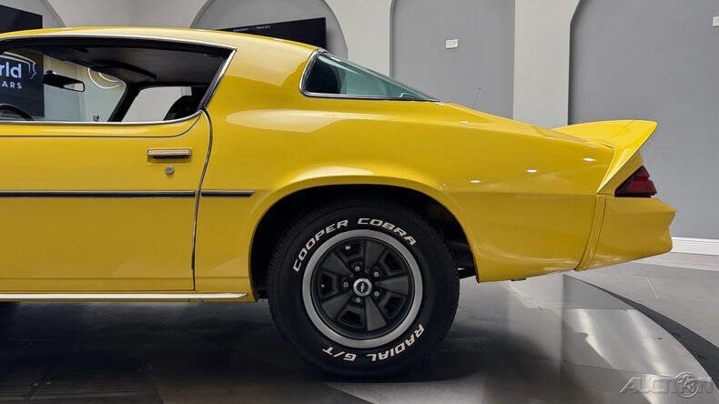 Chevrolet-Camaro-1981-Coupe-23