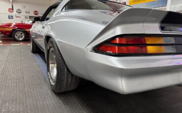 Chevrolet-Camaro-1981-Coupe-25