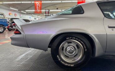 Chevrolet-Camaro-1981-Coupe-29