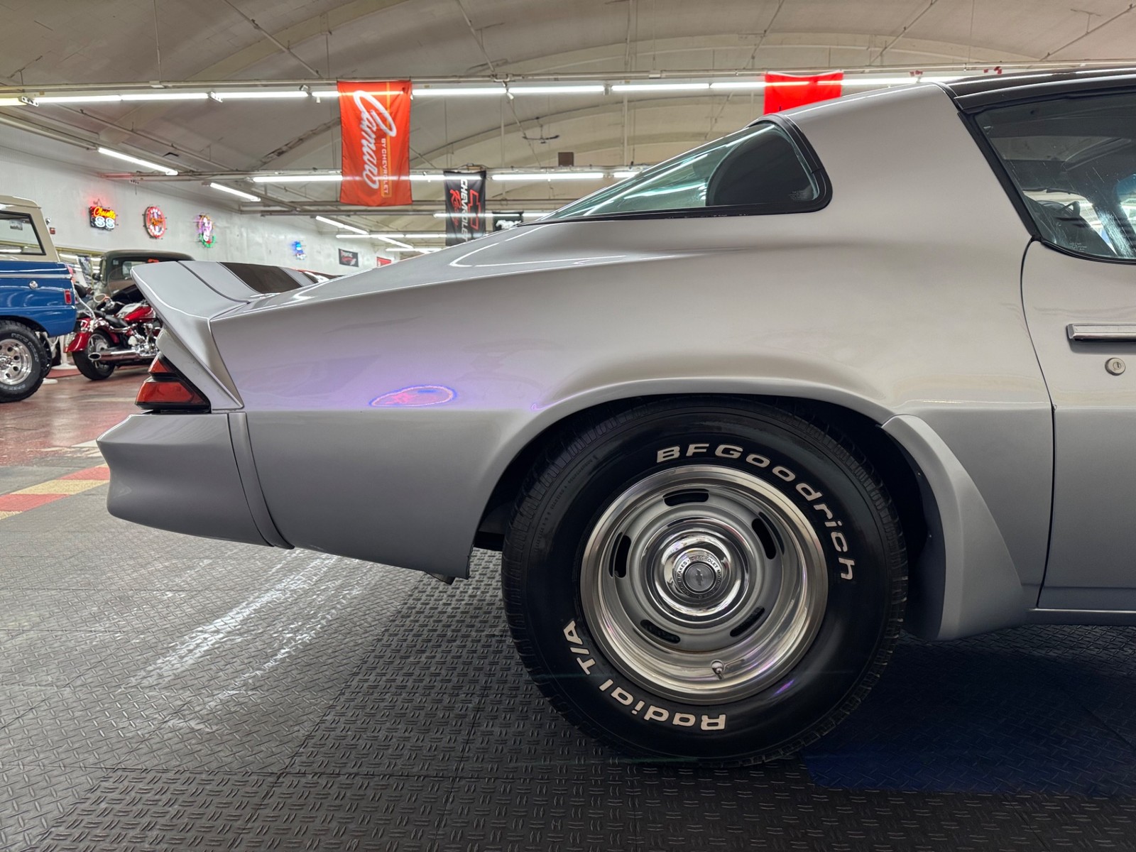 Chevrolet-Camaro-1981-Coupe-29