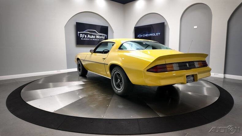 Chevrolet-Camaro-1981-Coupe-3