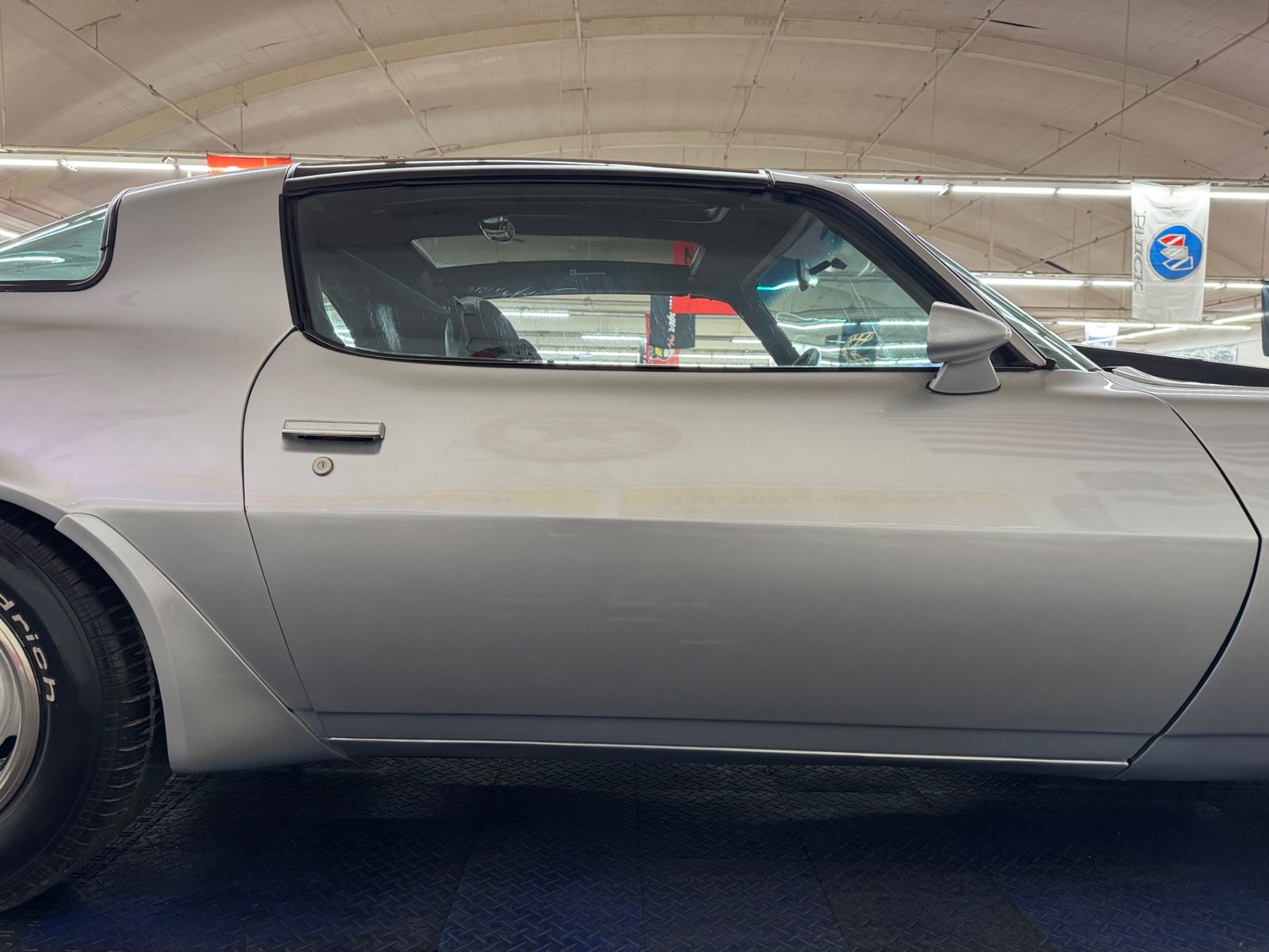 Chevrolet-Camaro-1981-Coupe-30