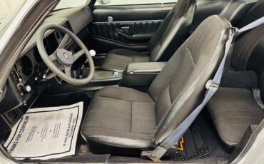 Chevrolet-Camaro-1981-Coupe-35