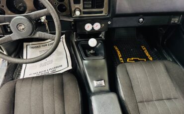 Chevrolet-Camaro-1981-Coupe-39