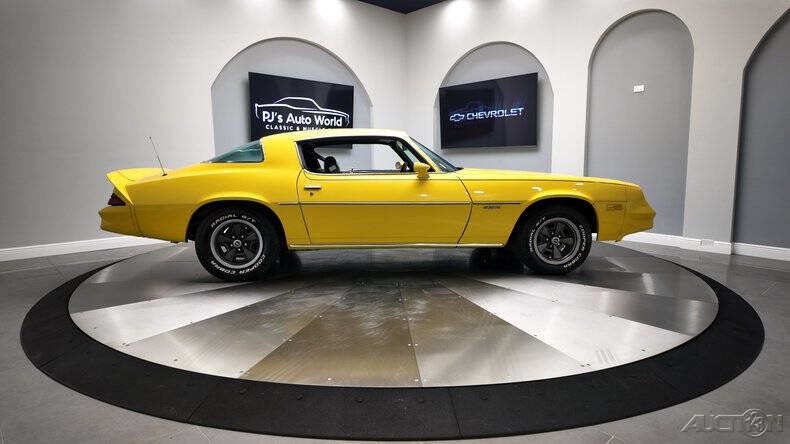 Chevrolet-Camaro-1981-Coupe-4