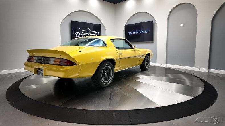 Chevrolet-Camaro-1981-Coupe-6