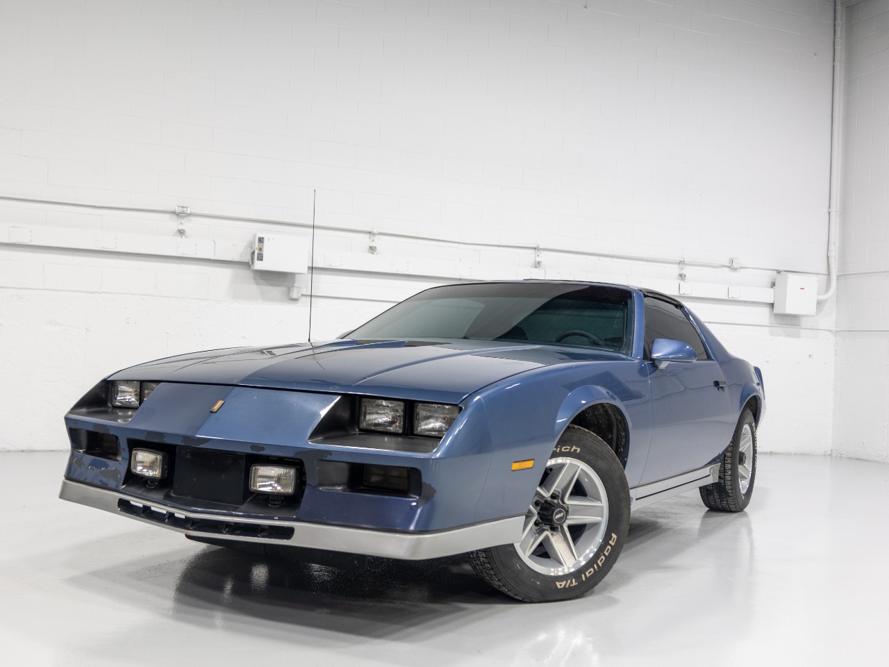 Chevrolet-Camaro-1984-Coupe-1