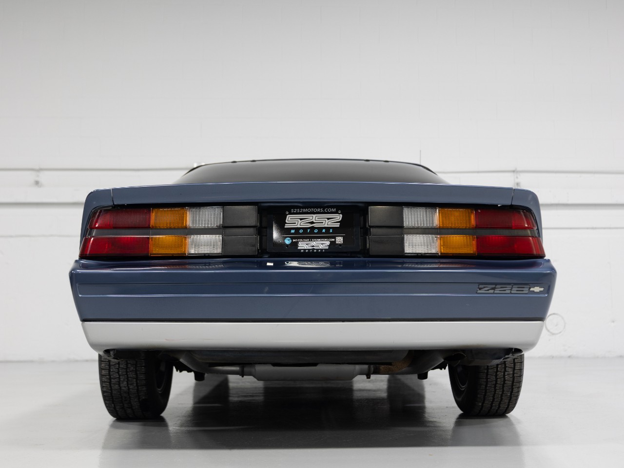 Chevrolet-Camaro-1984-Coupe-10