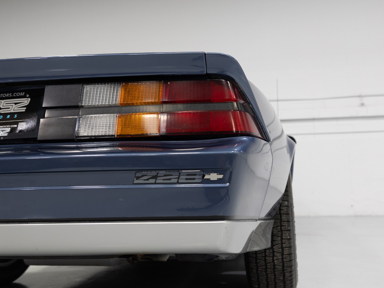 Chevrolet-Camaro-1984-Coupe-12