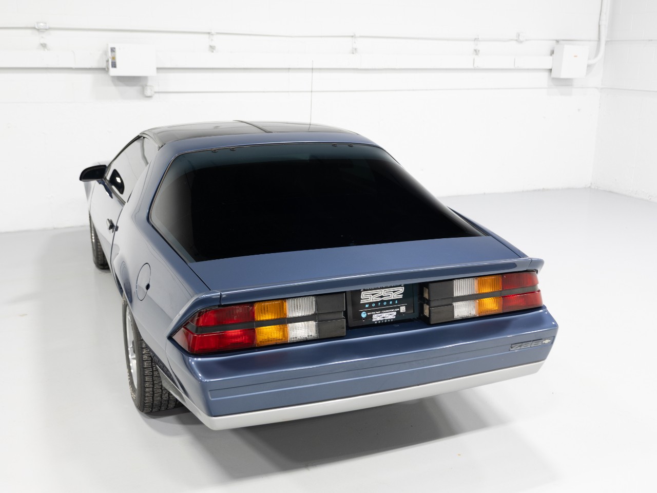 Chevrolet-Camaro-1984-Coupe-13